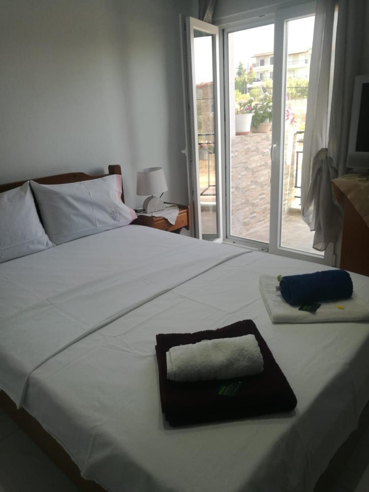 Little Hause Hotel Psakoudia Buitenkant foto